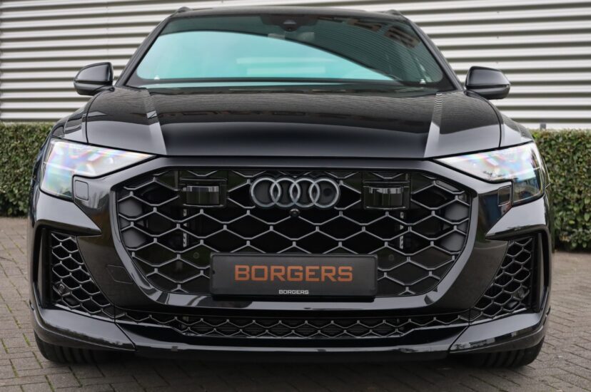 Audi RSQ8 Performance