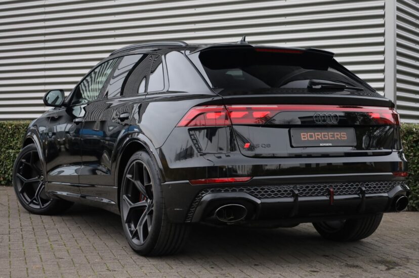 Audi RSQ8 Performance