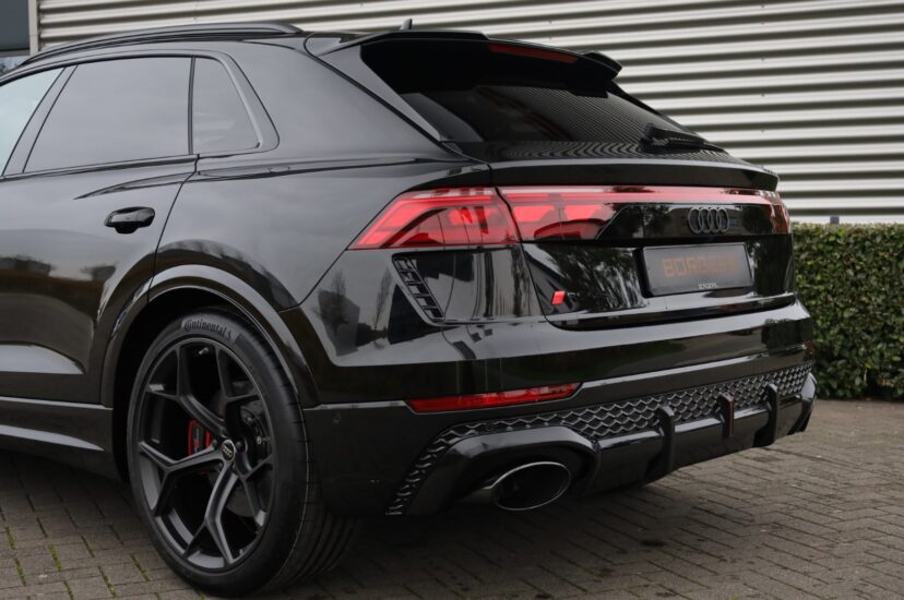 Audi RSQ8 Performance