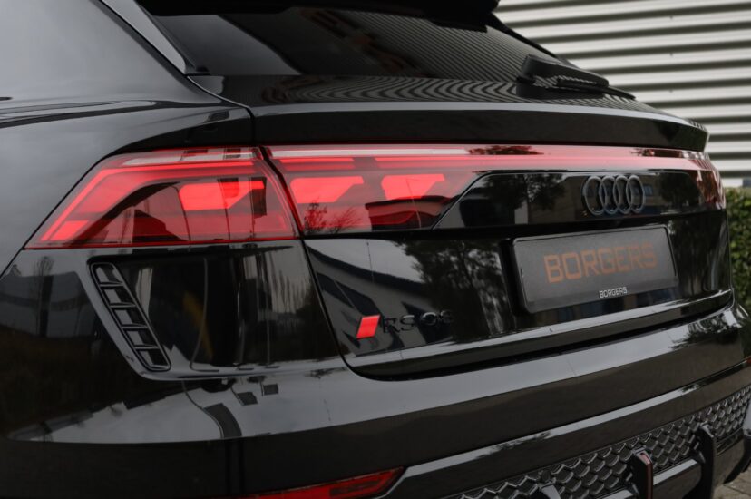 Audi RSQ8 Performance