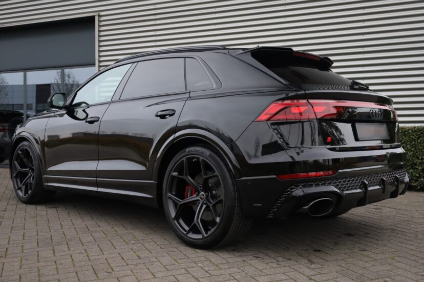 Audi RSQ8 Performance