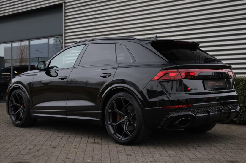 Audi RSQ8 Performance